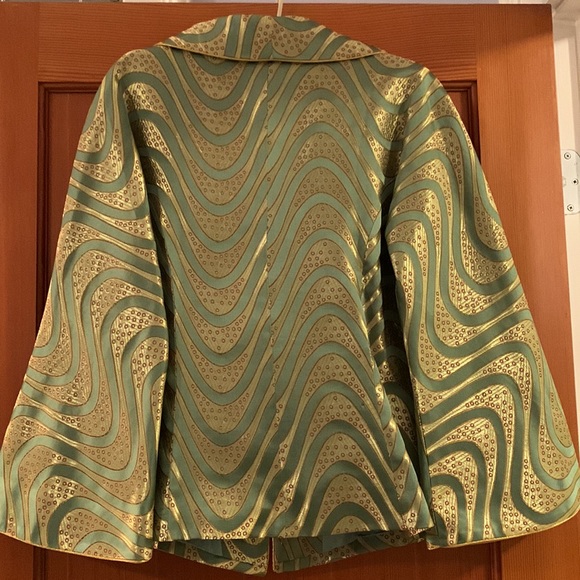 Silk jacket. Structured with beautiful shape. NWOT. - Picture 3 of 10